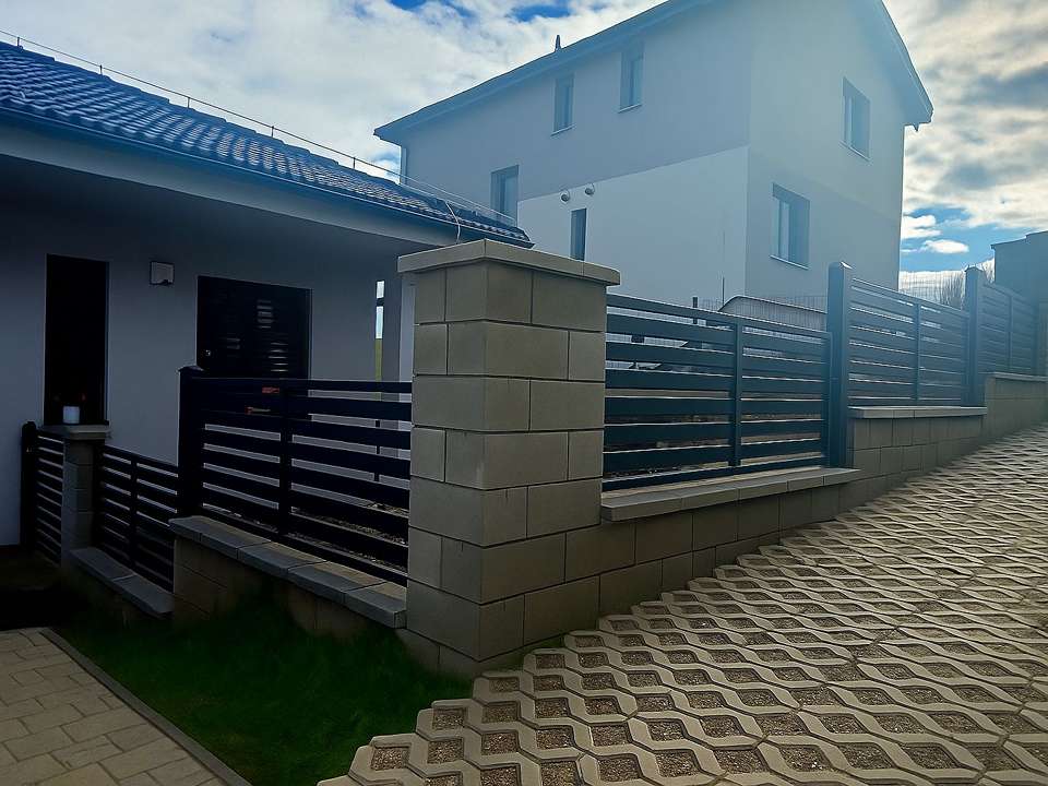 Ploty Poprad | Wiśniowski realizácia : Kežmarok okr. KEŽMAROK | plot Modern  AW 10.104 + záhradné 3D oplotenie 